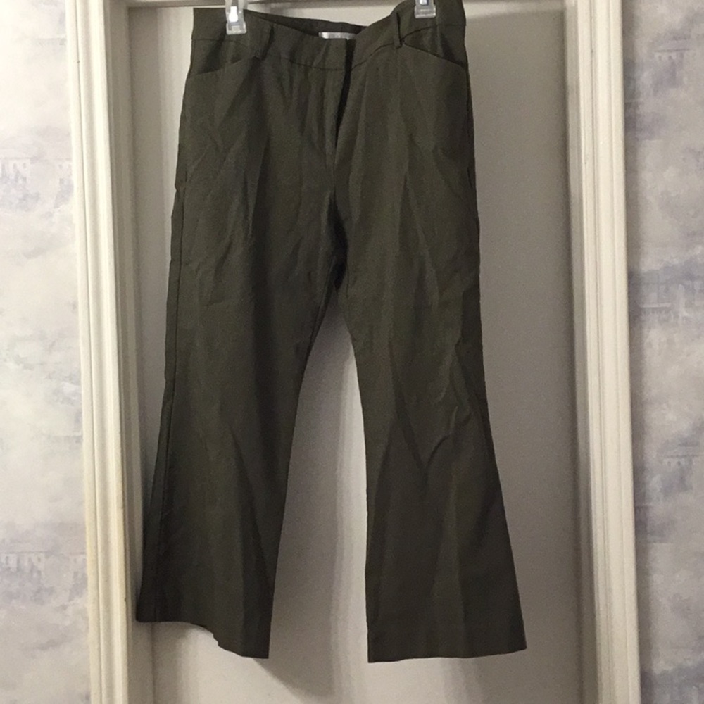 Army green cropped pants